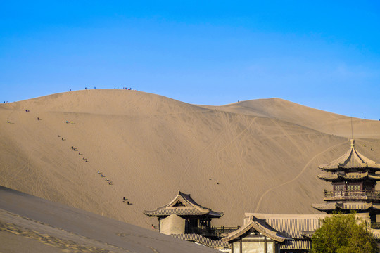 鸣沙山月牙泉