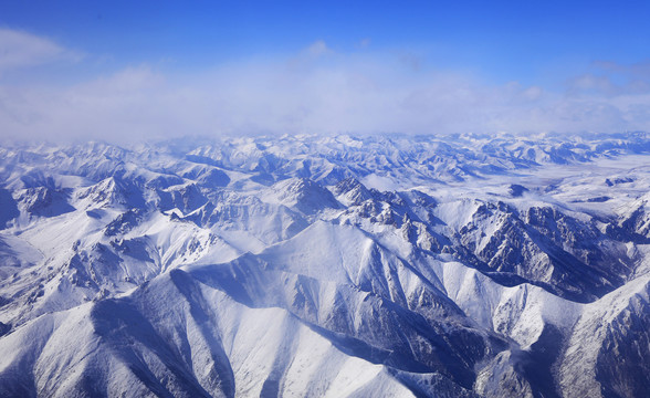 航拍青藏高原雪山