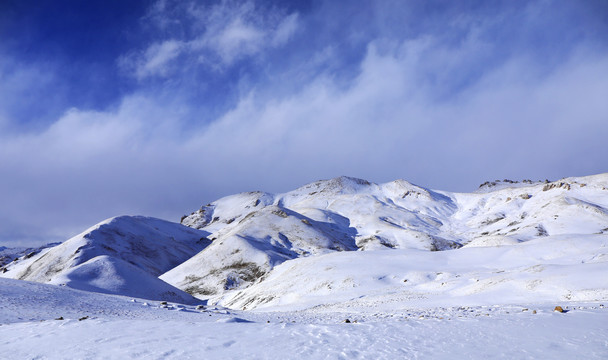 青藏高原雪山