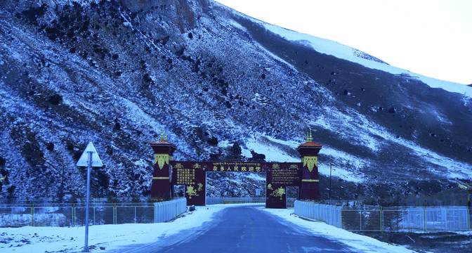 青藏高原雪山