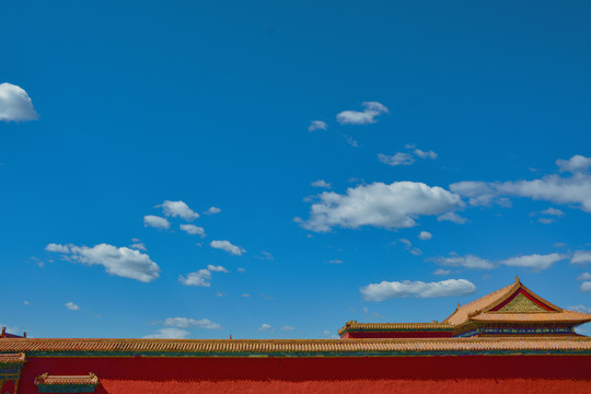 故宫紫禁城的蓝天与白云风景图
