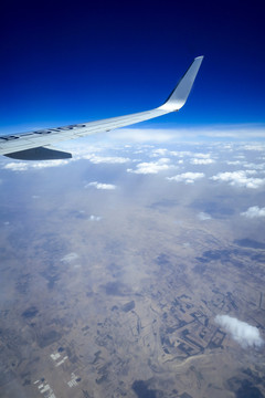 飞机上俯瞰大地