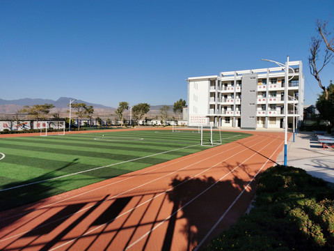 学校校园足球运动场