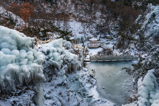 冬日山东省招远市罗山森林公园晶