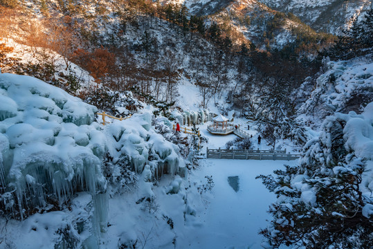 冬日山东省招远市罗山森林公园晶