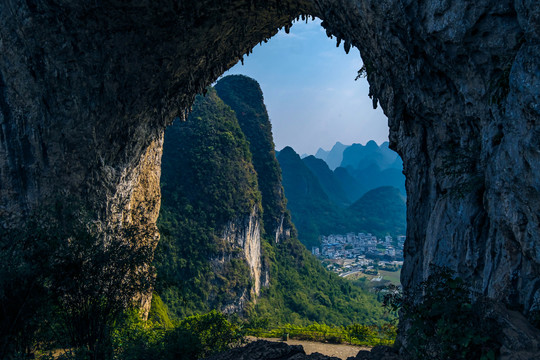 阳朔月亮山