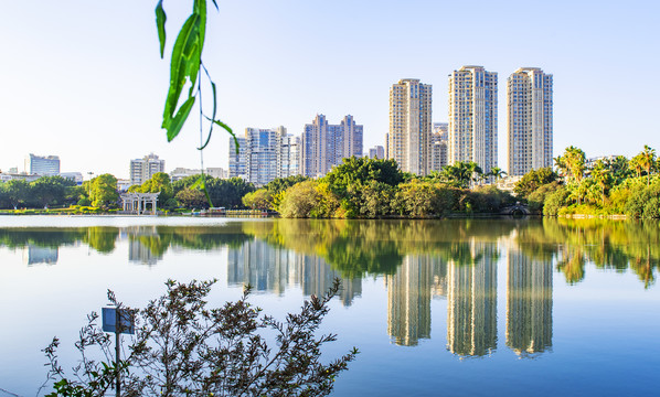 湖边住宅楼