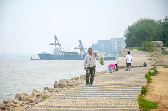 洞庭湖边