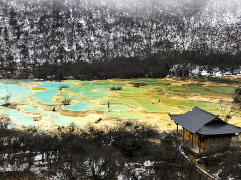 四川高原湿地黄龙五彩池钙华古寺