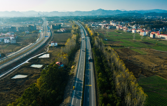 新农村与高速公路