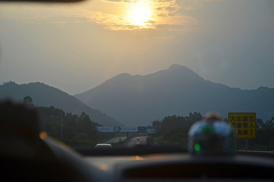 夕阳山峰