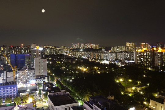 韩国水原市孝园公园夜景