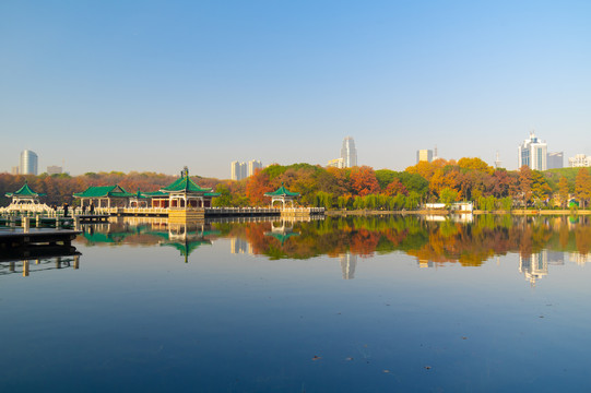 武汉东湖风景区深秋风光