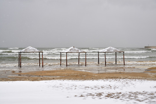 海滨雪景