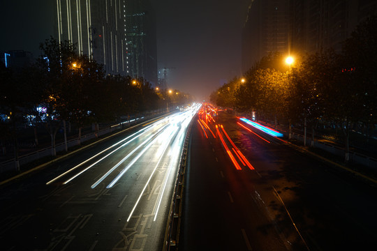 雾霾下的城市道路