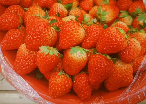 颜色鲜艳的草莓