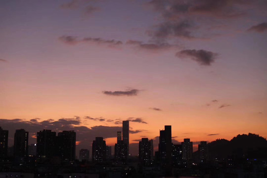 灯火阑珊的都市夜景