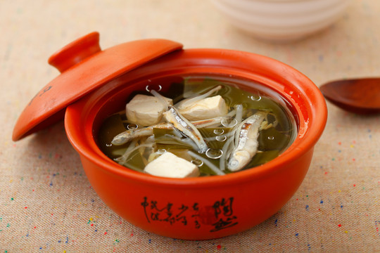 豆芽海带豆腐汤