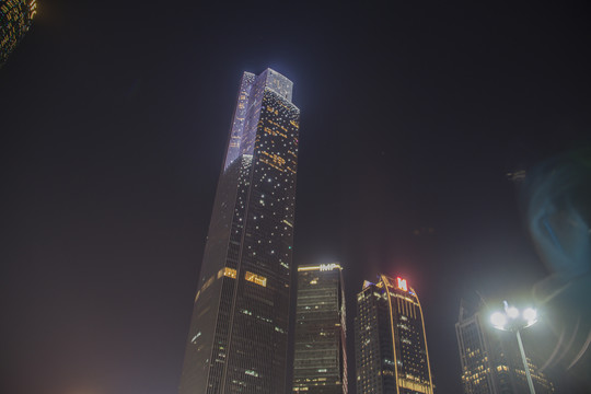 广州东塔建筑夜景