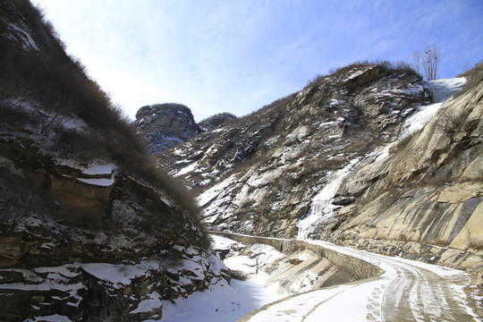 冰雪山路