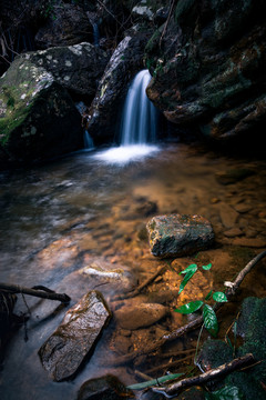 山间溪流