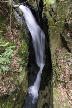 山涧流水