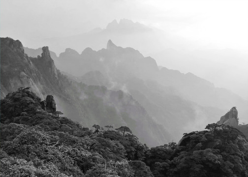 水墨群山