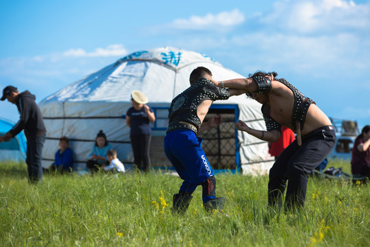 草原蒙古族摔跤
