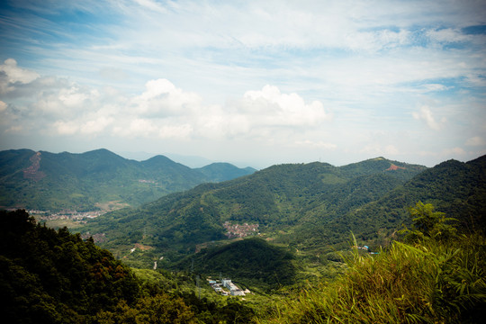 连绵起伏群山