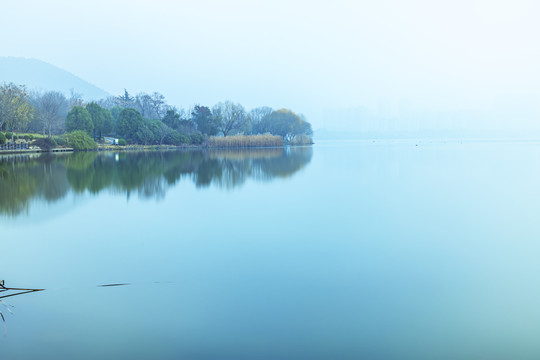 清晨云龙湖