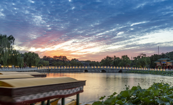 中国北京北海公园夜景风光