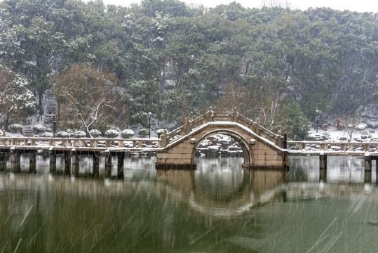 风雪苏州灵岩山