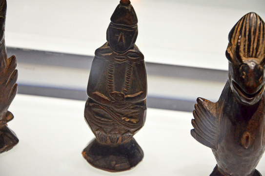 纳西族木雕神偶