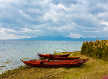 抚仙湖畔渔船
