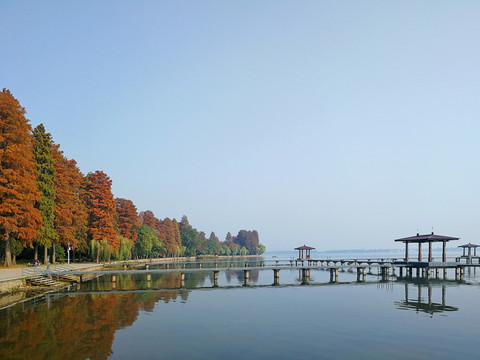 东湖游泳场