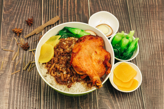 炸大排卤肉饭套餐