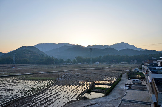 广东农村早晨日出景象