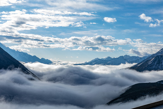 雪山云海