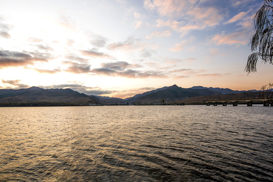 远山海景