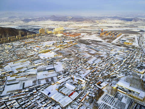 雪后的城市郊区