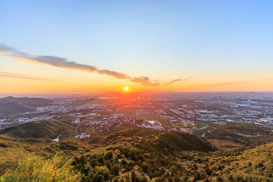 西山远眺北京城市建筑群日出