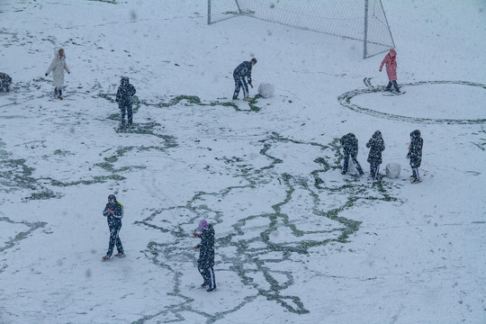 雪中的操场