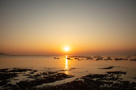 海边日出