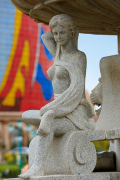 西方女性裸体石雕