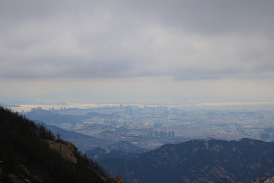 山顶看城市