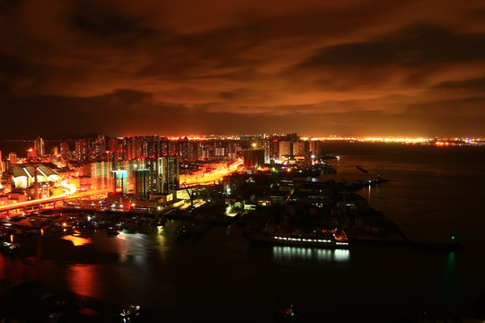 海边城市夜景