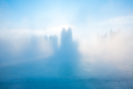 吉林省吉林市雪后松花江上的雾和