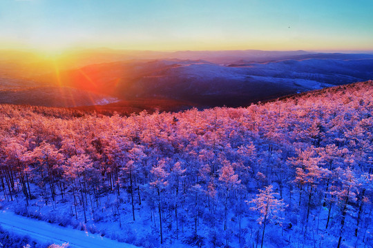 雪域山林夕阳