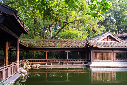 杭州西湖景区花港观鱼魏庐