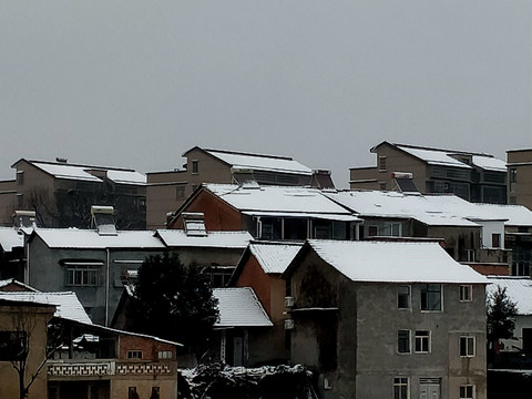 下雪居民区